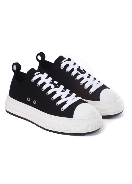 Shop DSQUARED2 Saldi Sneakers: Dsquared2 sneakers in tela di cotone.
Cuciture a contrasto.
Suola a cassetta.
Stapa lettering "DSQUARED2" sulla linguetta.
Loop sul tallone.
Lettering "DSQUARED2" impresso sul retro.
Made in Italy.. SNM0309 00300001-2124